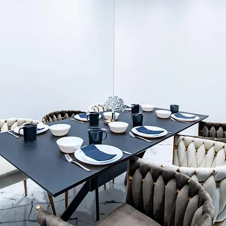 Modern - Super - Chic For 6 *