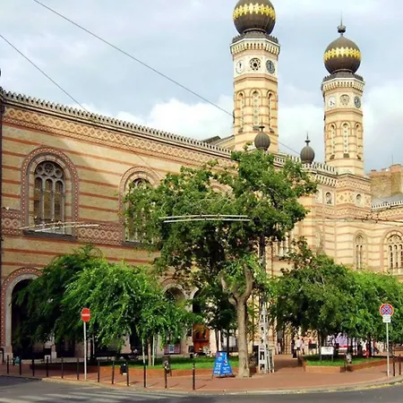 Modern - Super - Chic For 6 *