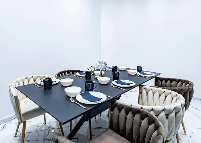 Modern - Super - Chic For 6 *