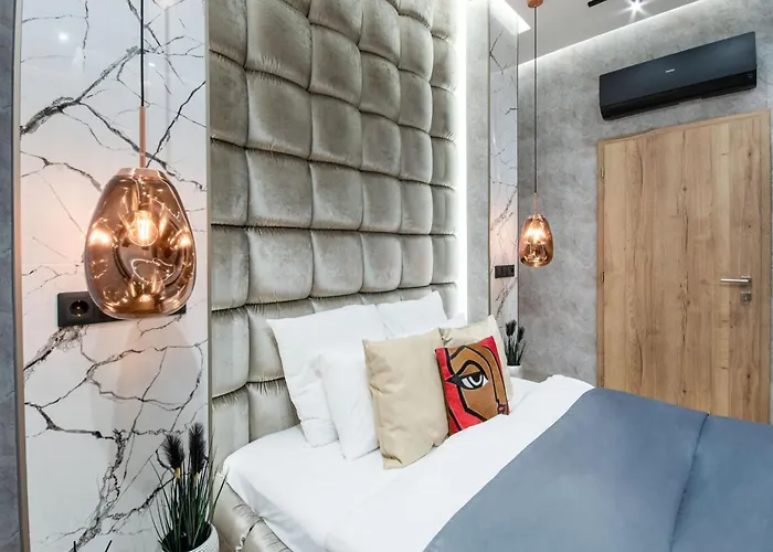 Modern - Super - Chic For 6