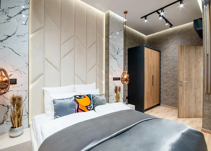 Modern - Super - Chic For 6 Apartment