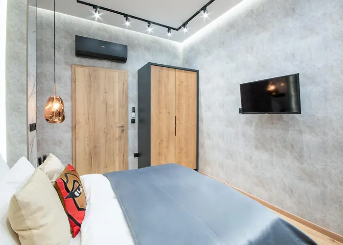 Modern - Super - Chic For 6 *