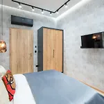 Modern - Super - Chic For 6 *
