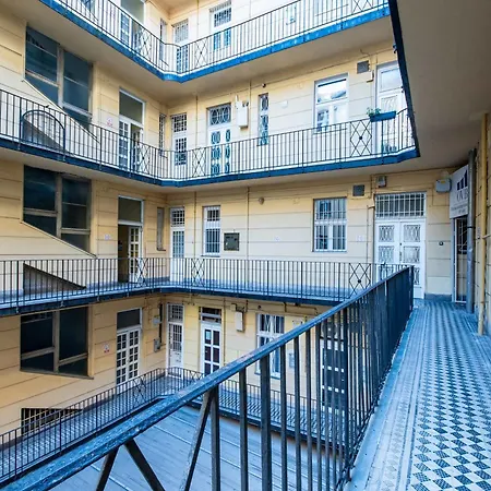 Modern - Super - Chic For 6 דירה בודפשט