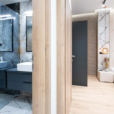 Modern - Super - Chic For 6 דירה *