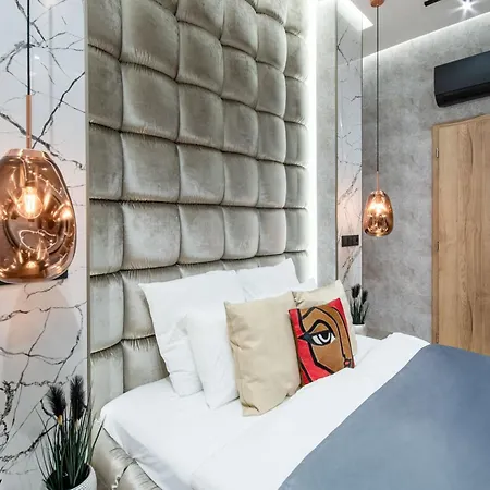 Modern - Super - Chic For 6